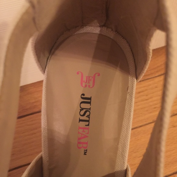 JustFab Belfast cream &tan zipper back wedges NWOT size 8 1/2 - Picture 6 of 8